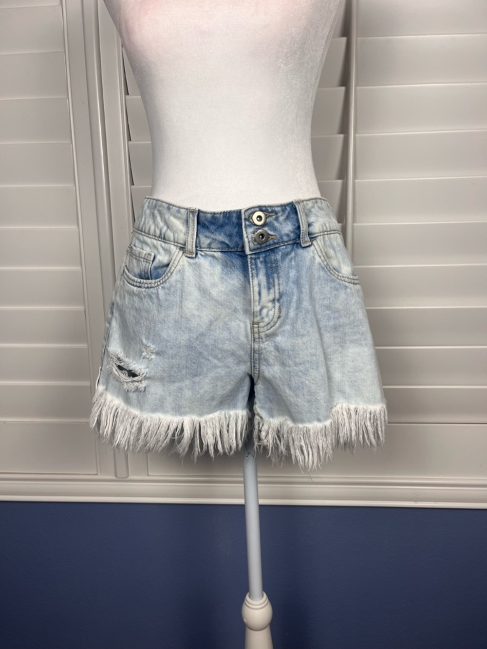 True Craft Light Blue Frayed Hem Denim Shorts Size SM GRUNGE COASTAL SUMMER